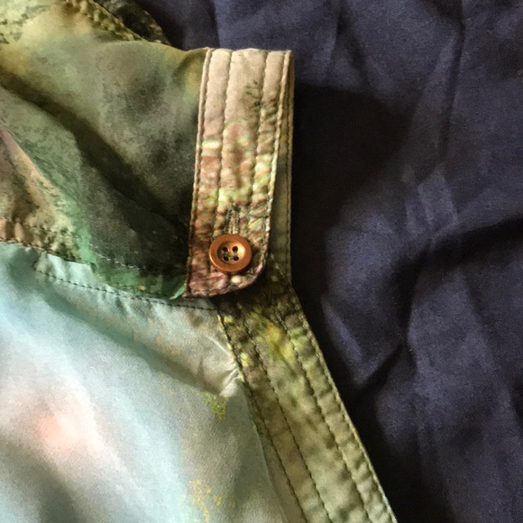 Forever 21 Galaxy Top - Picture 5 of 5